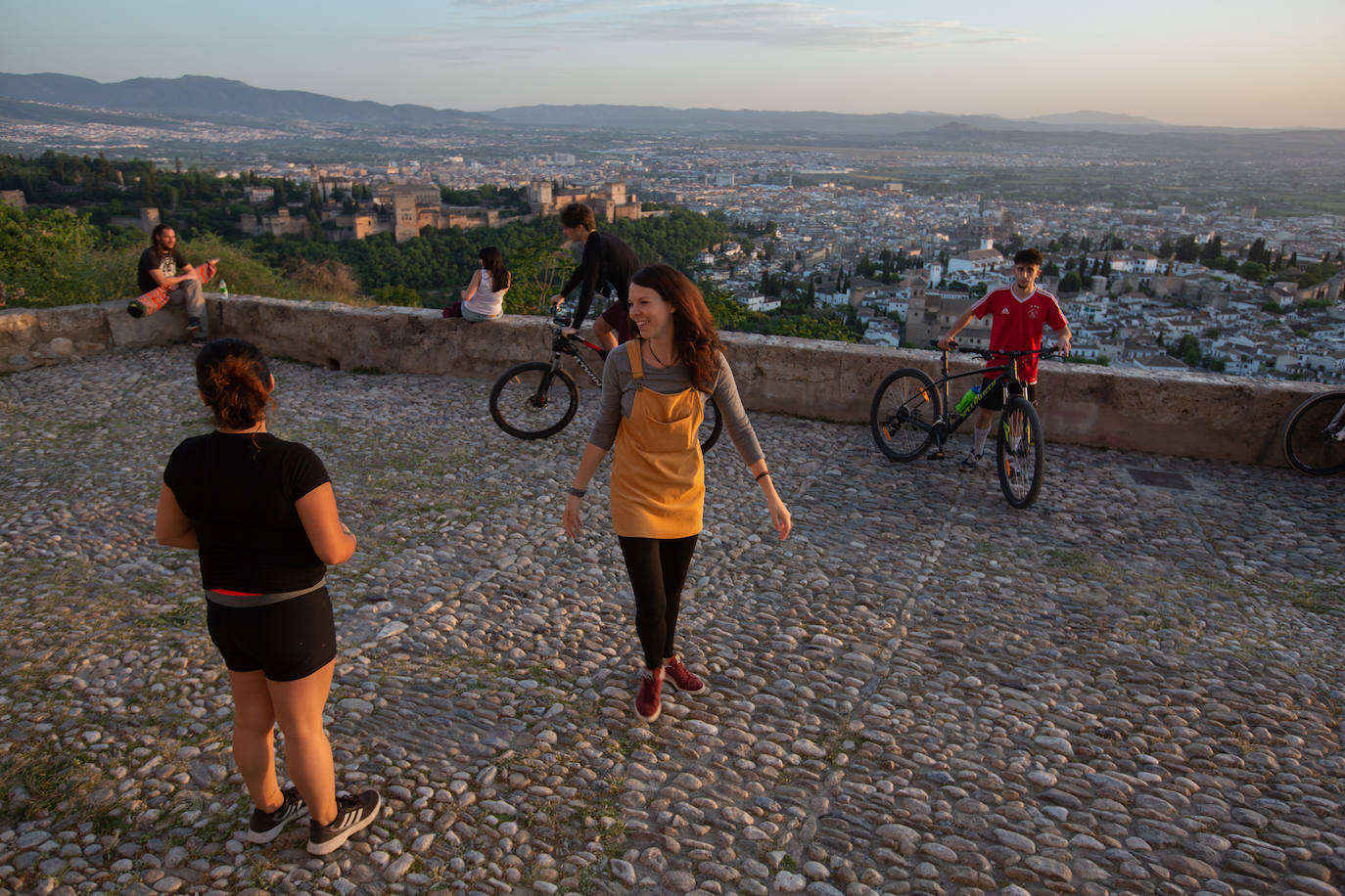 Fotos: El Albaicín, tras las ocho de la tarde