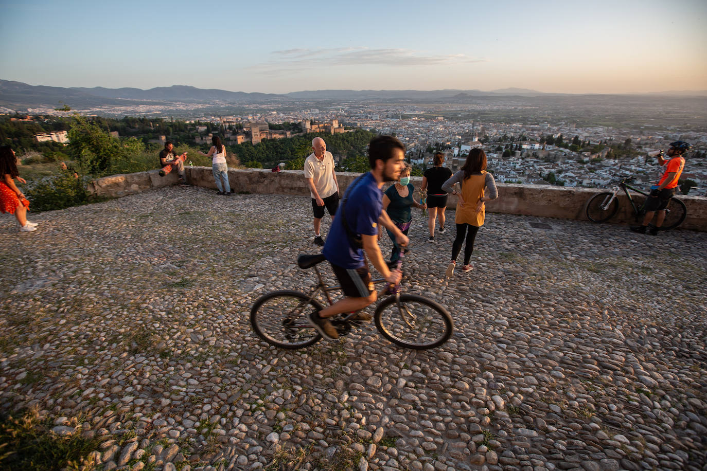 Fotos: El Albaicín, tras las ocho de la tarde