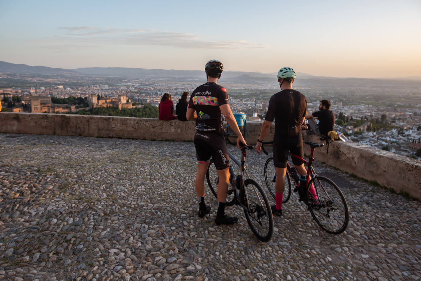 Fotos: El Albaicín, tras las ocho de la tarde