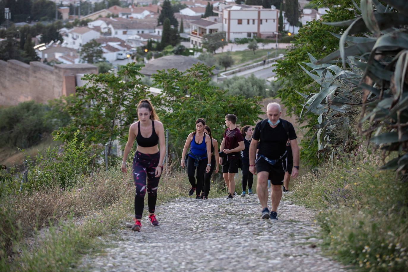 Fotos: El Albaicín, tras las ocho de la tarde