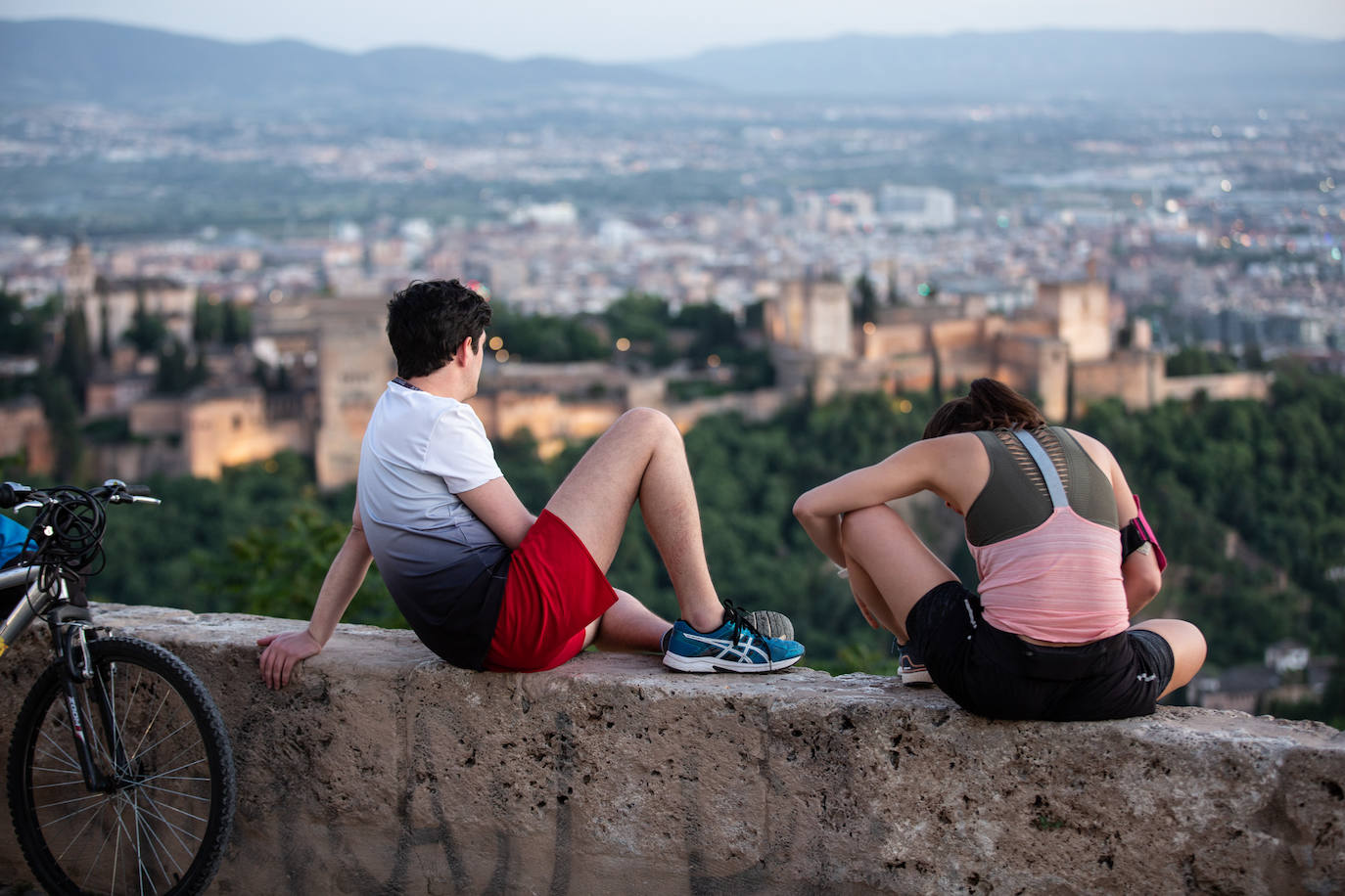 Fotos: El Albaicín, tras las ocho de la tarde