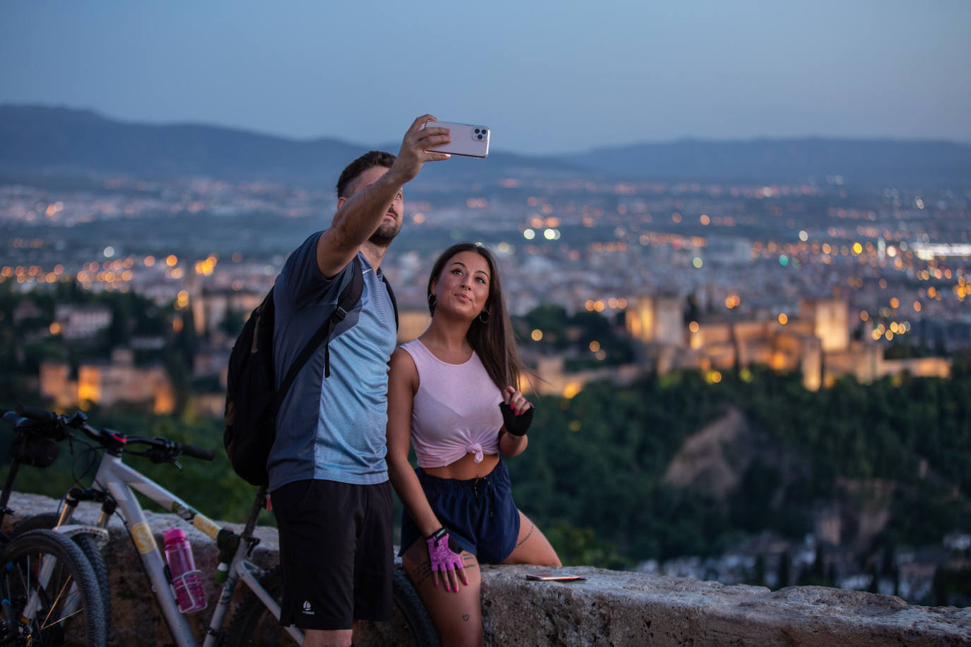 Fotos: El Albaicín, tras las ocho de la tarde