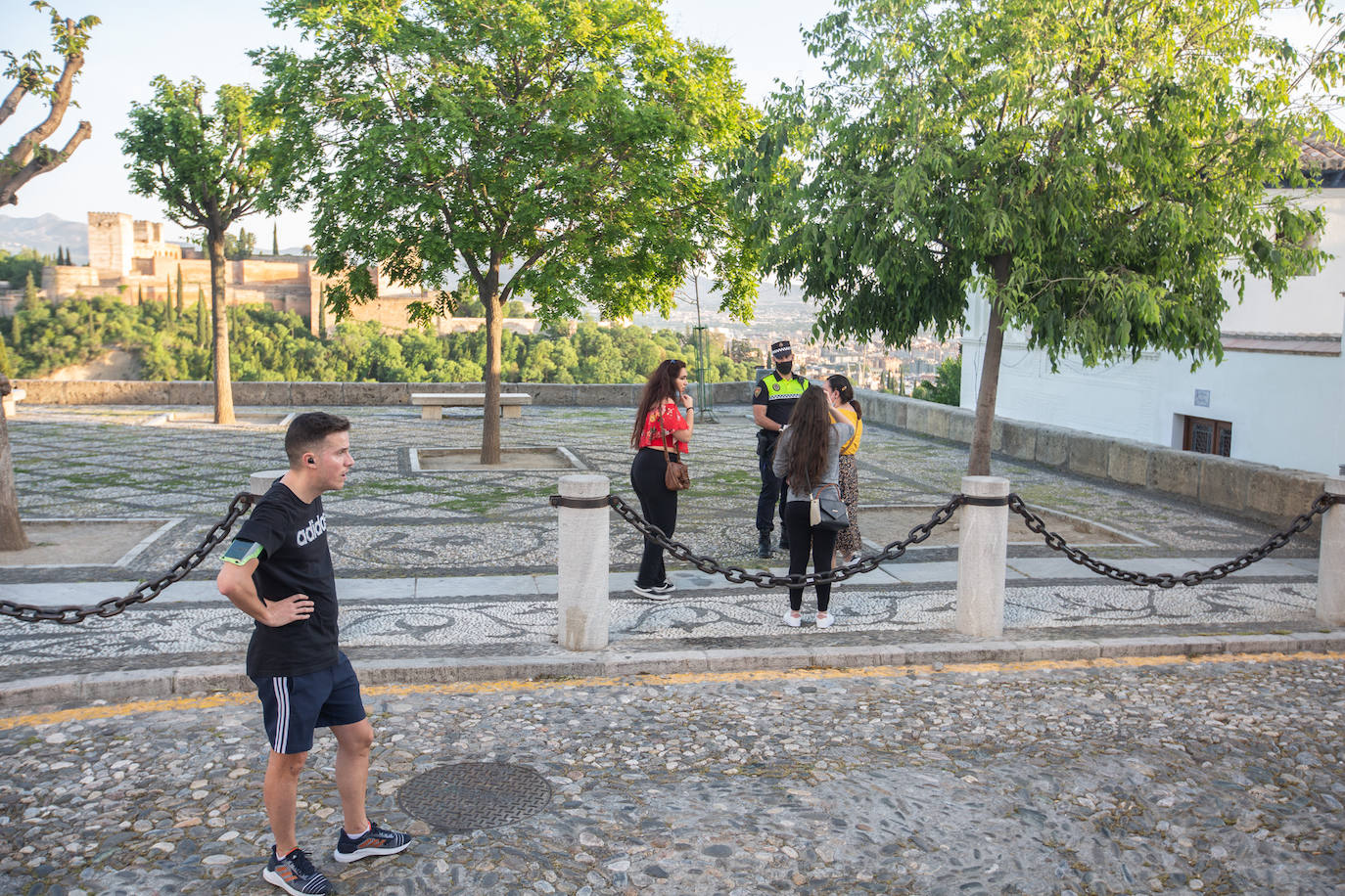 Fotos: El Albaicín, tras las ocho de la tarde
