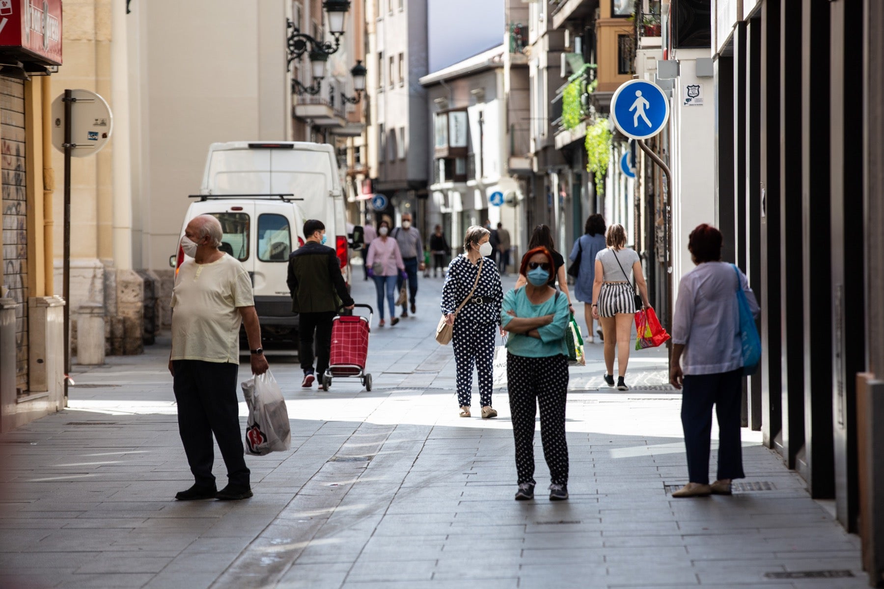 Las calles van notando cada vez más afluencia con las salidas permitidas dentro de la desescalada
