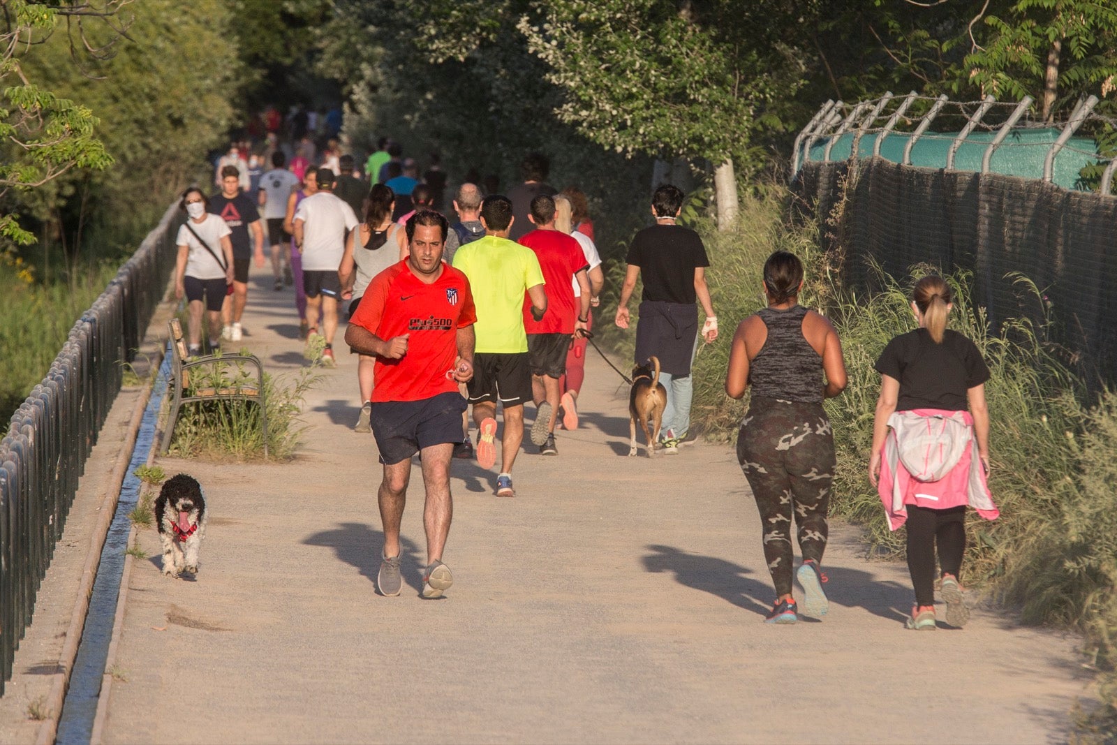 Las calles van notando cada vez más afluencia con las salidas permitidas dentro de la desescalada