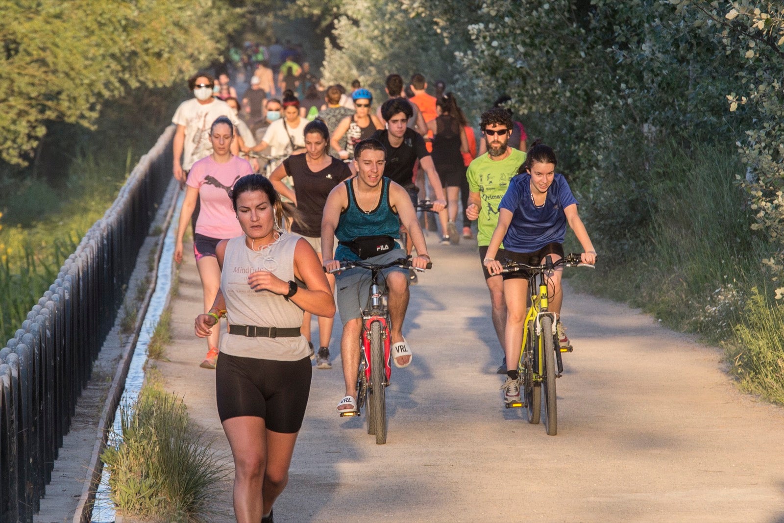 Las calles van notando cada vez más afluencia con las salidas permitidas dentro de la desescalada