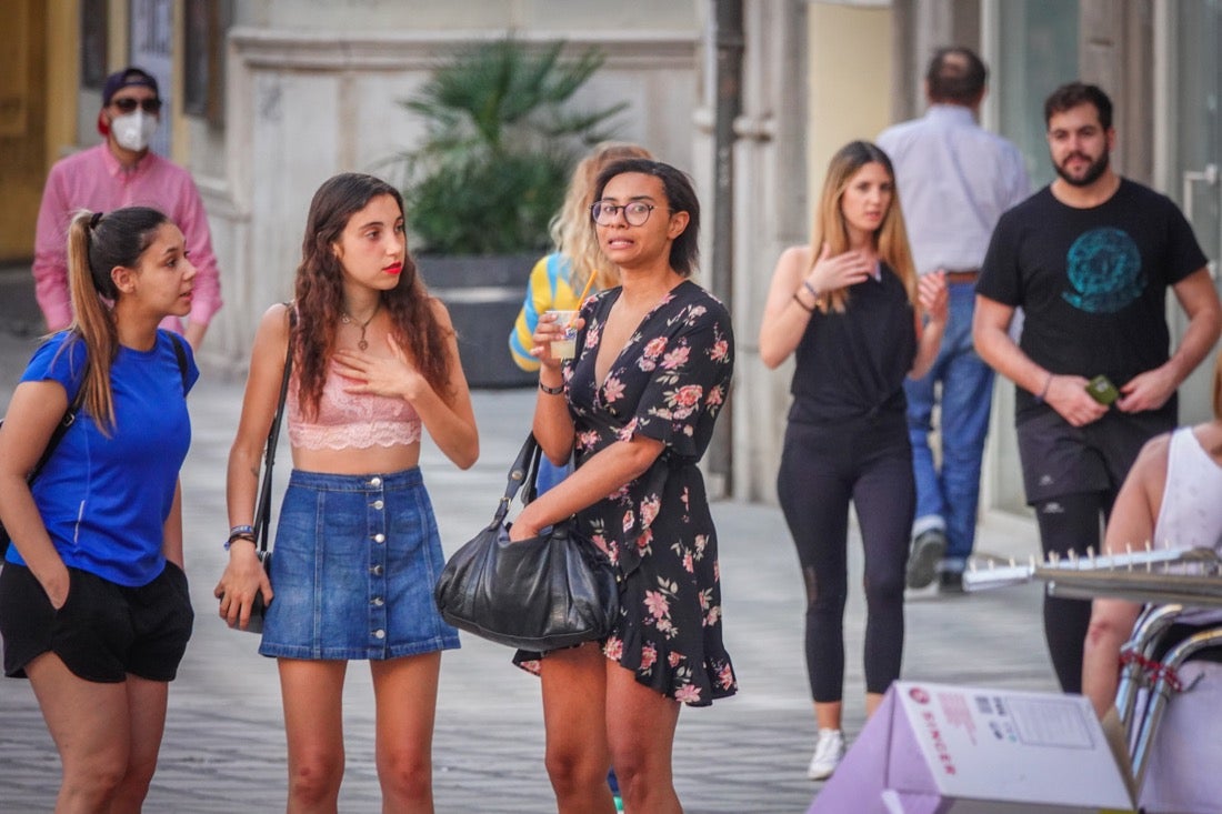 Las calles van notando cada vez más afluencia con las salidas permitidas dentro de la desescalada