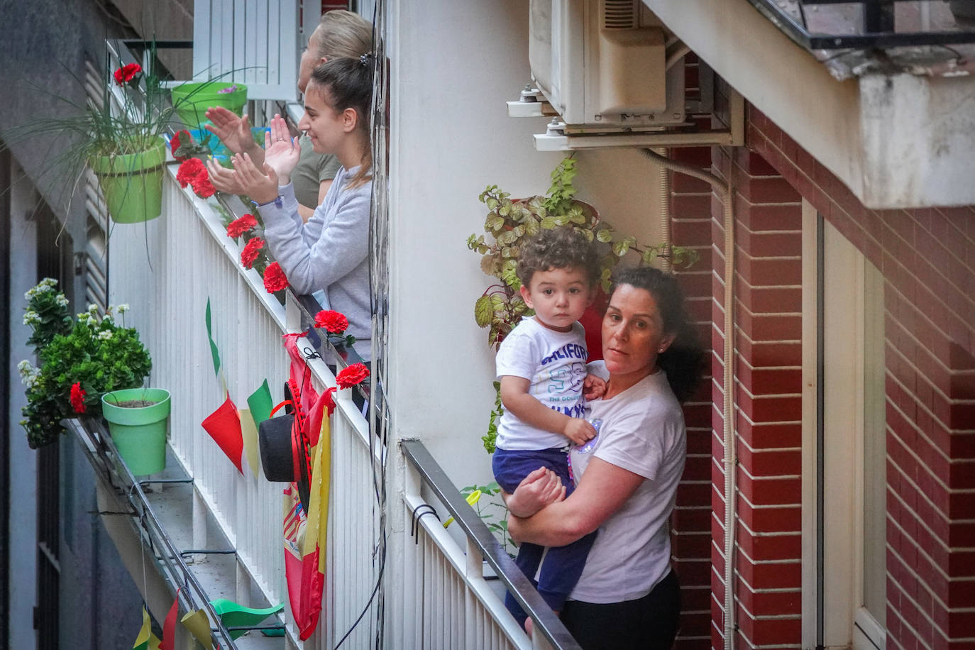 Fotos: El aplauso de la calle Afán de Ribera