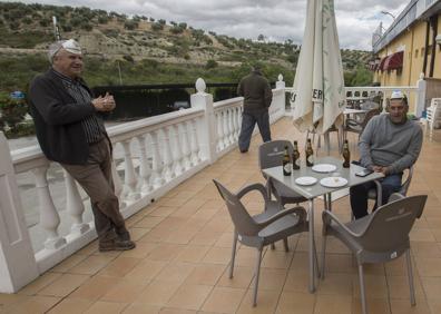 Imagen secundaria 1 - «En Granada no hemos pasado de fase porque salimos más que en Jaén»