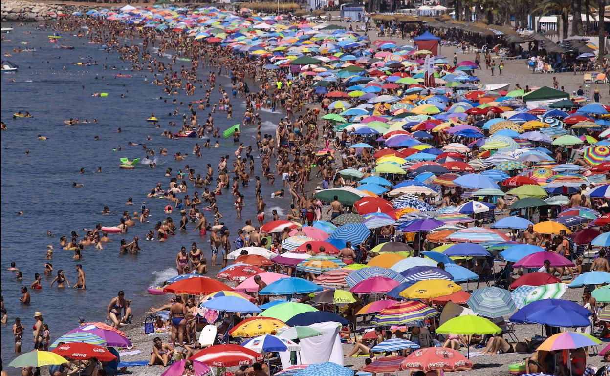 Parece imposible que este verano se repitan imágenes de playas repletas como años anteriores.