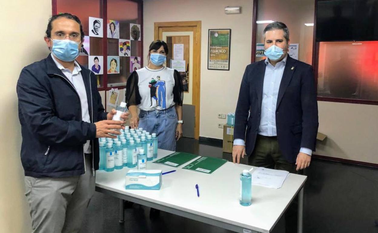 Educación reparte mascarillas a los colegios que abren el lunes