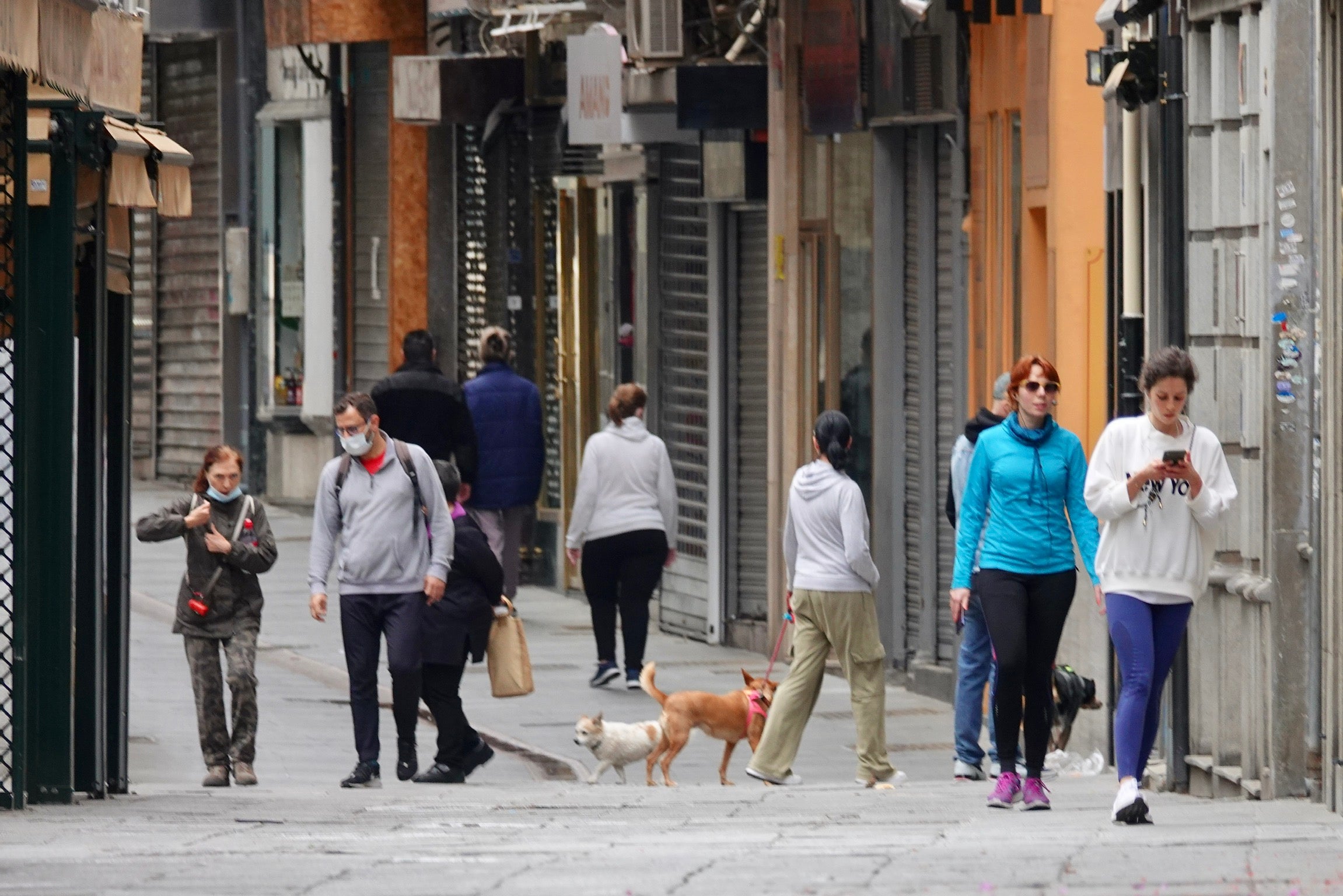 Este domingo, último día en fase 0, ha sido aprovechado por multitud de granadinos para salir a la calle