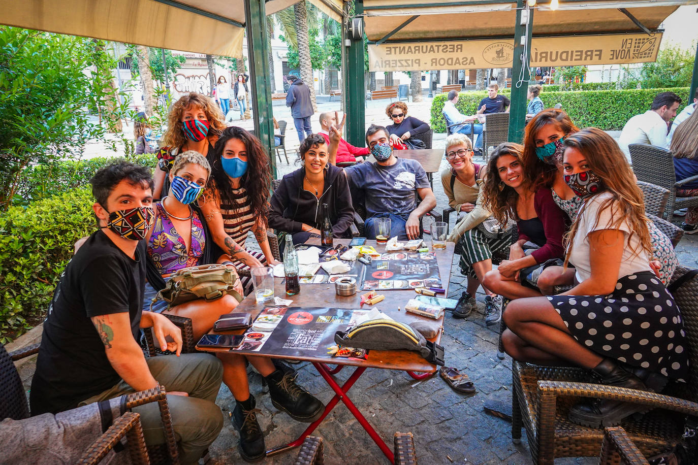 Fotos: Los terrazas de Granada se llenan en la primera tarde en la fase 1