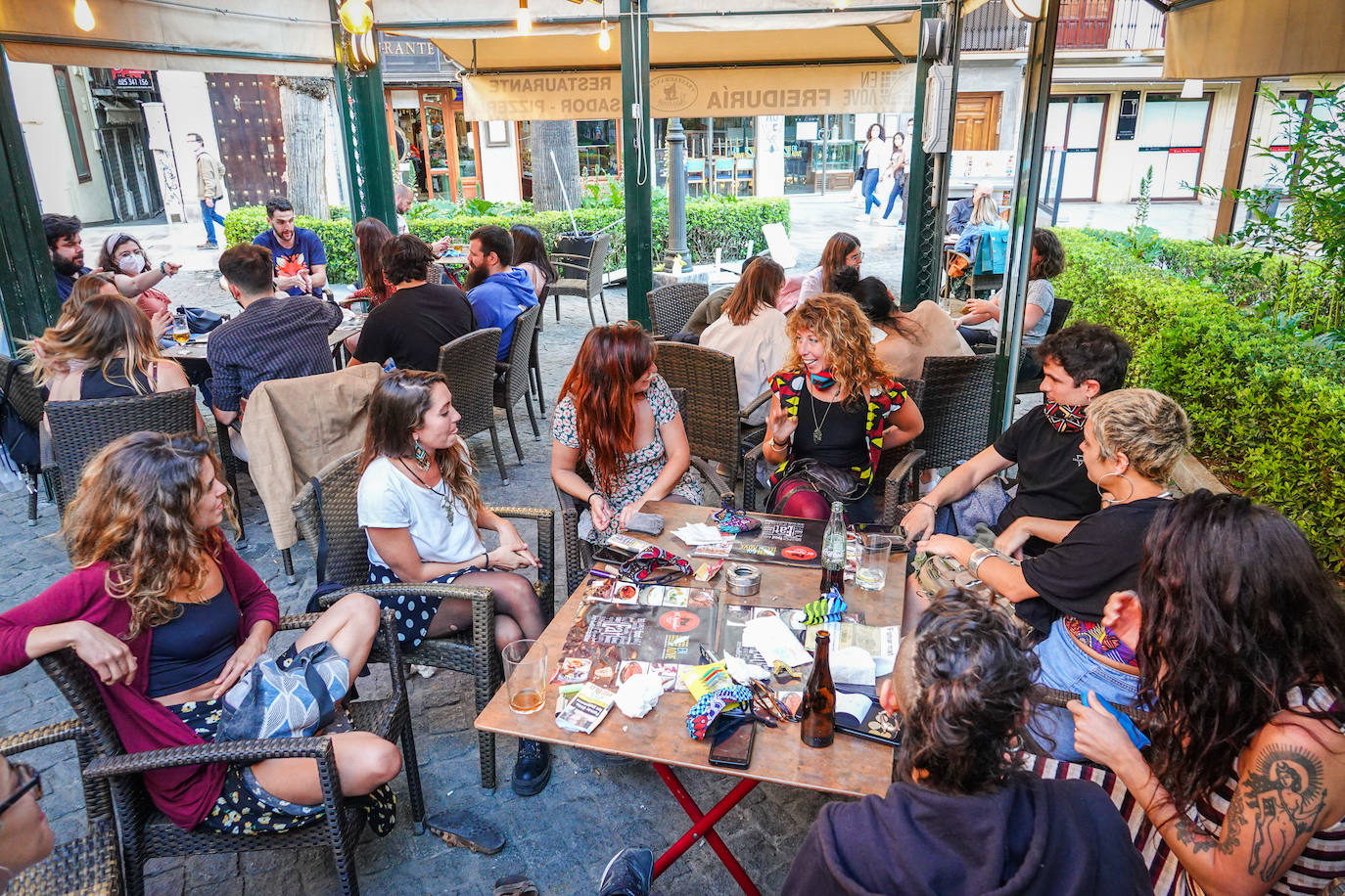 Fotos: Los terrazas de Granada se llenan en la primera tarde en la fase 1