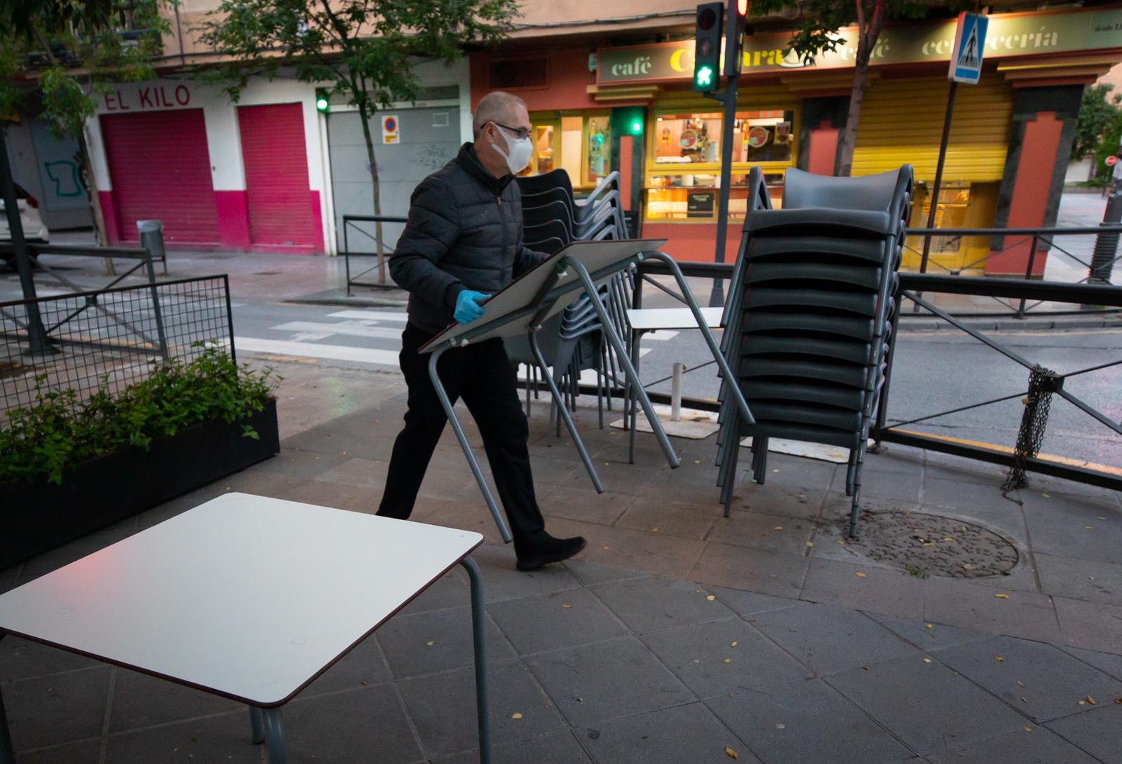 Fotos: Así se vive en Granada el primer día en la Fase 1