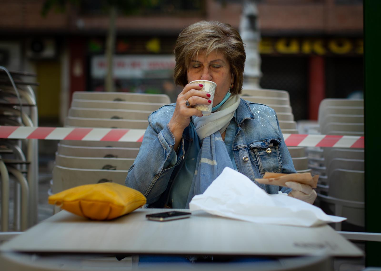 Fotos: Así se vive en Granada el primer día en la Fase 1