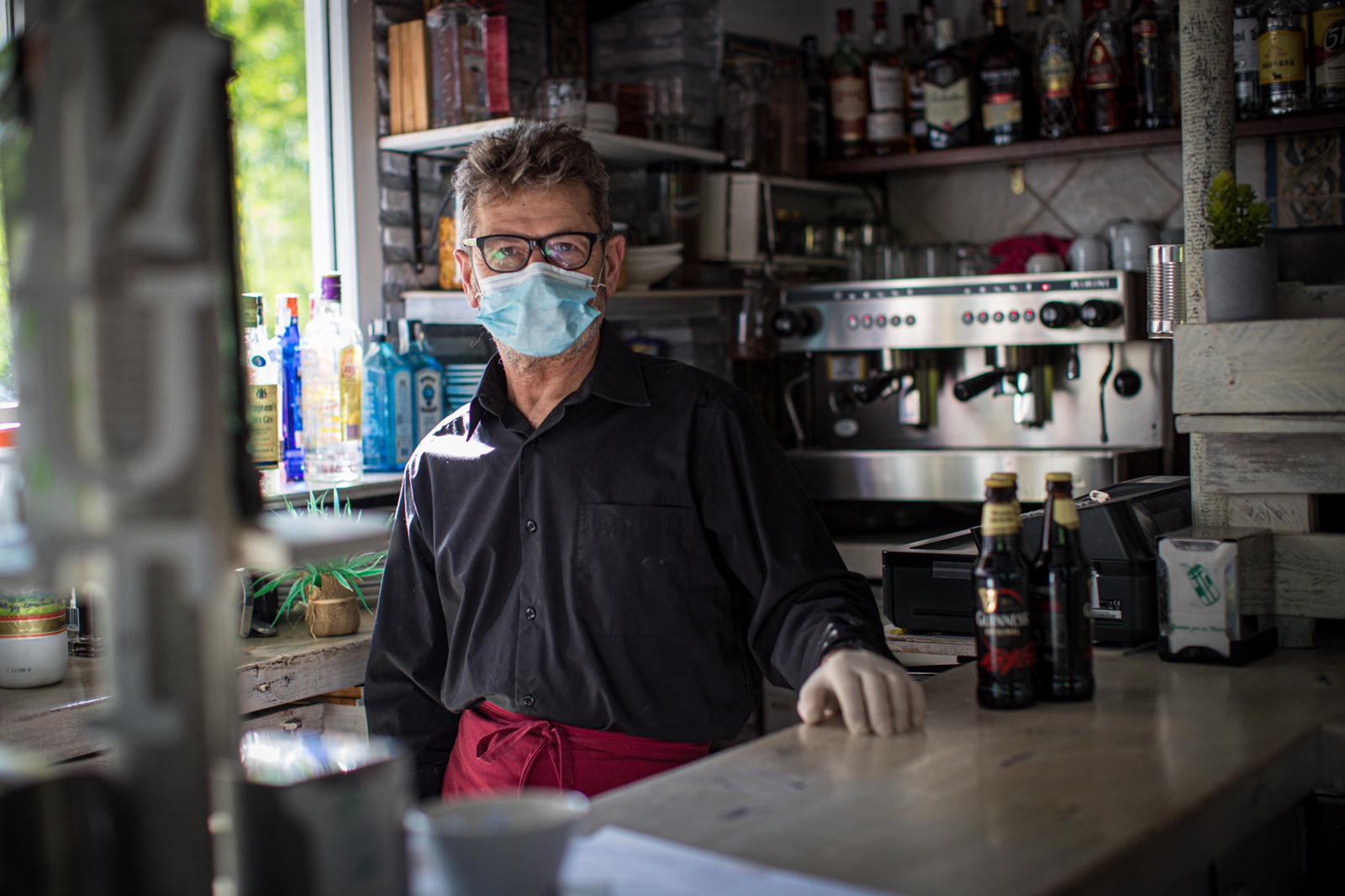 Fotos: Así se vive en Granada el primer día en la Fase 1