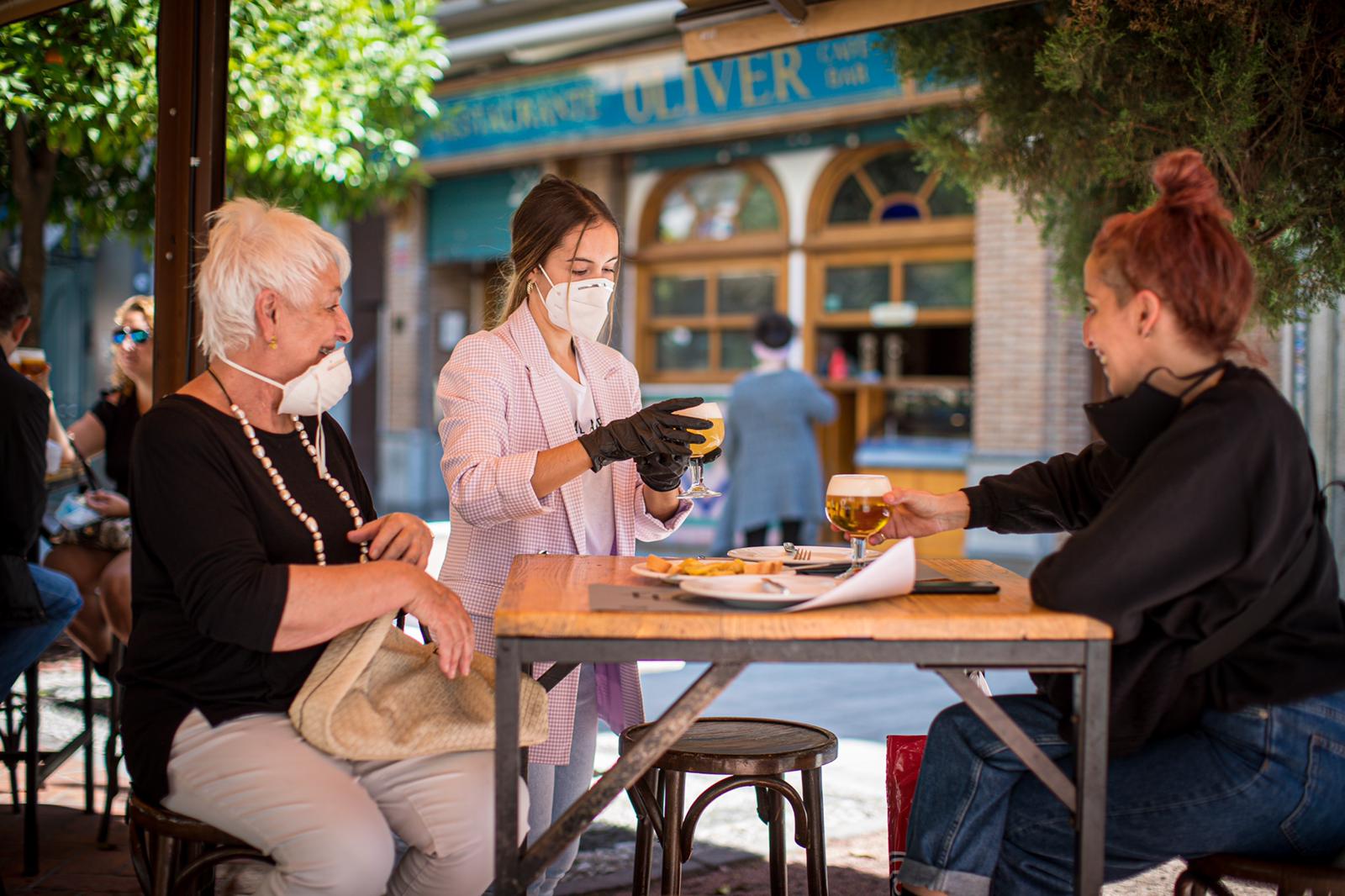 Fotos: Así se vive en Granada el primer día en la Fase 1