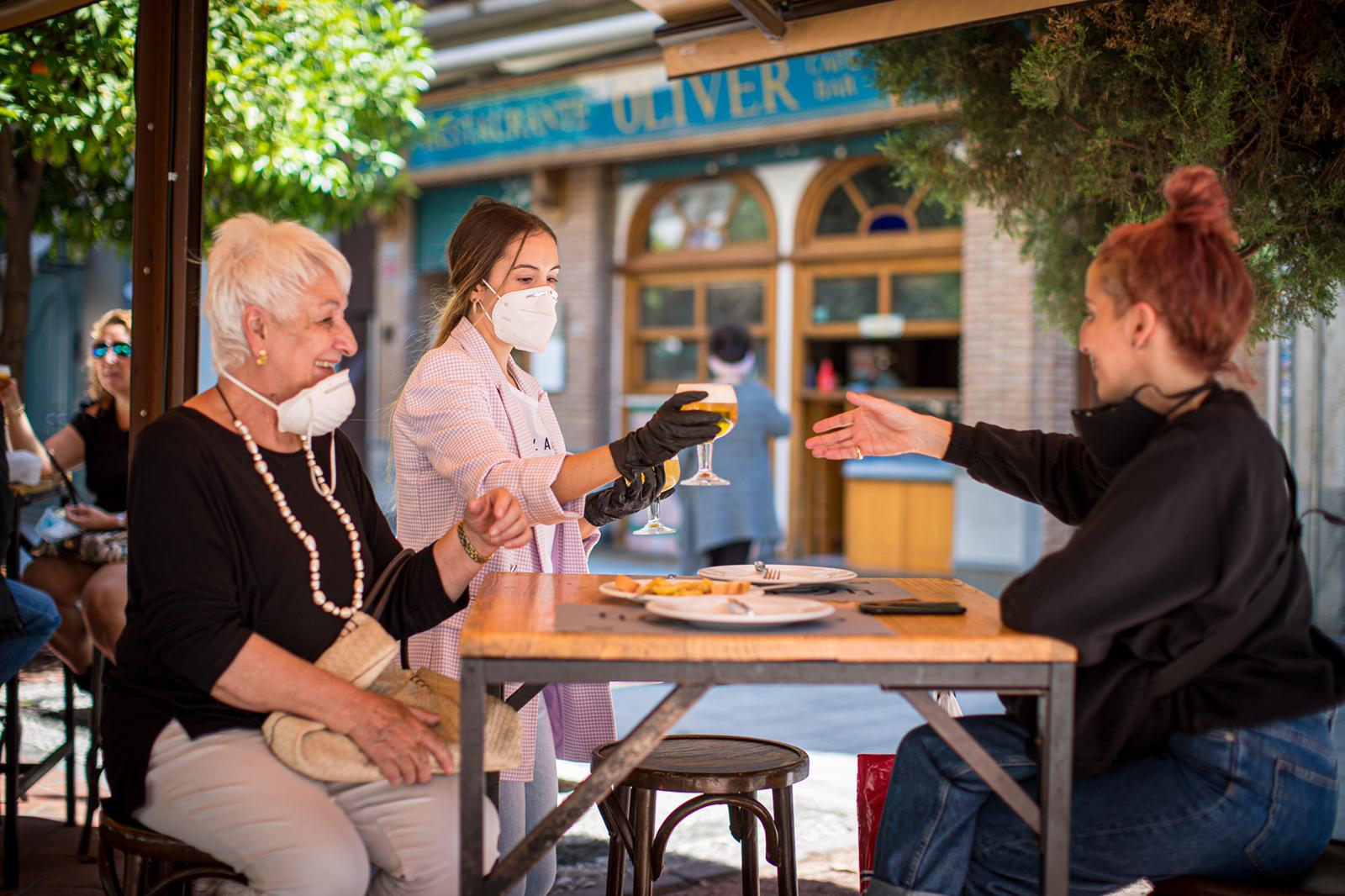 Fotos: Así se vive en Granada el primer día en la Fase 1