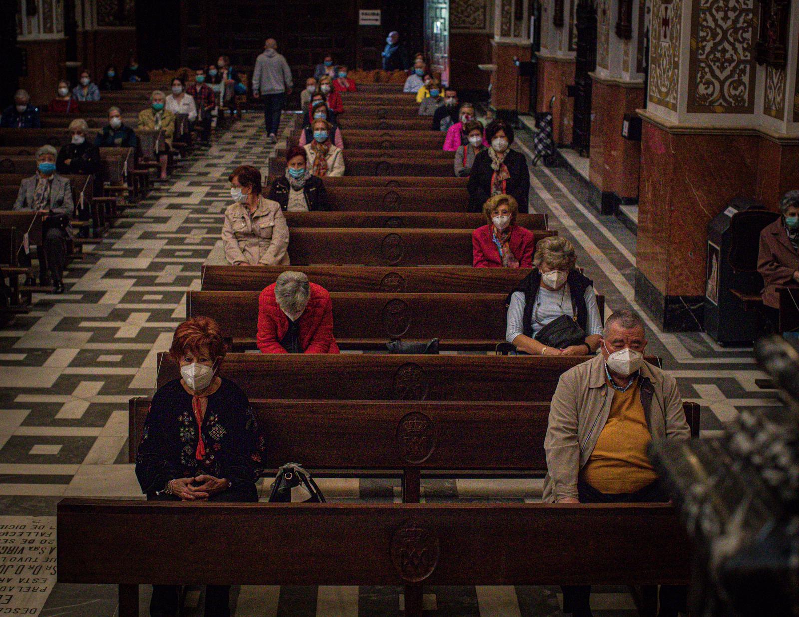 Fotos: Las iglesias de Granada vuelven a recibir a sus fieles