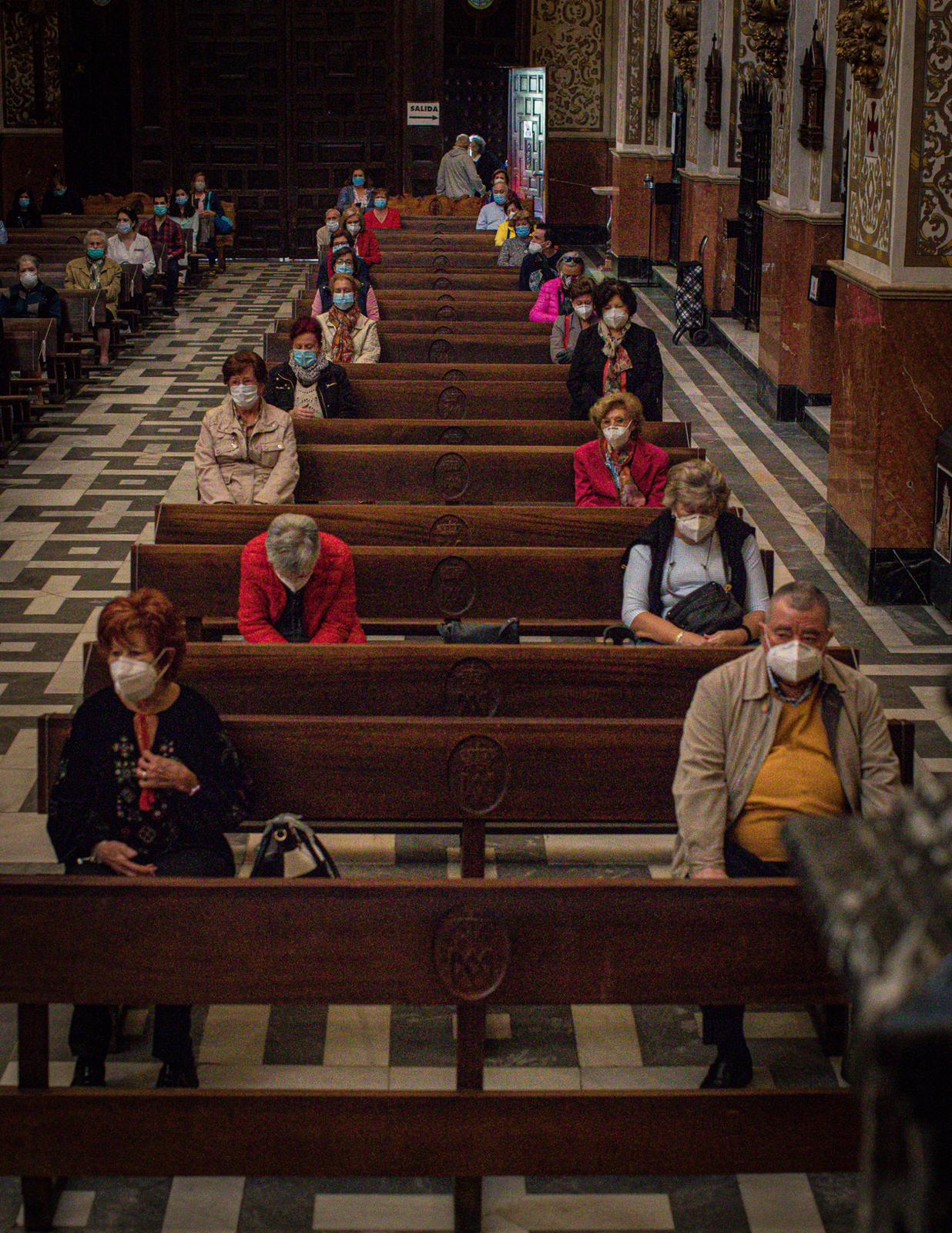 Fotos: Las iglesias de Granada vuelven a recibir a sus fieles