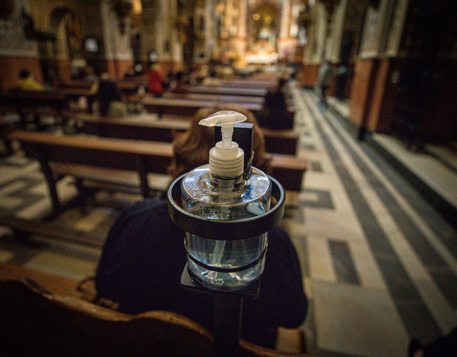 Fotos: Las iglesias de Granada vuelven a recibir a sus fieles