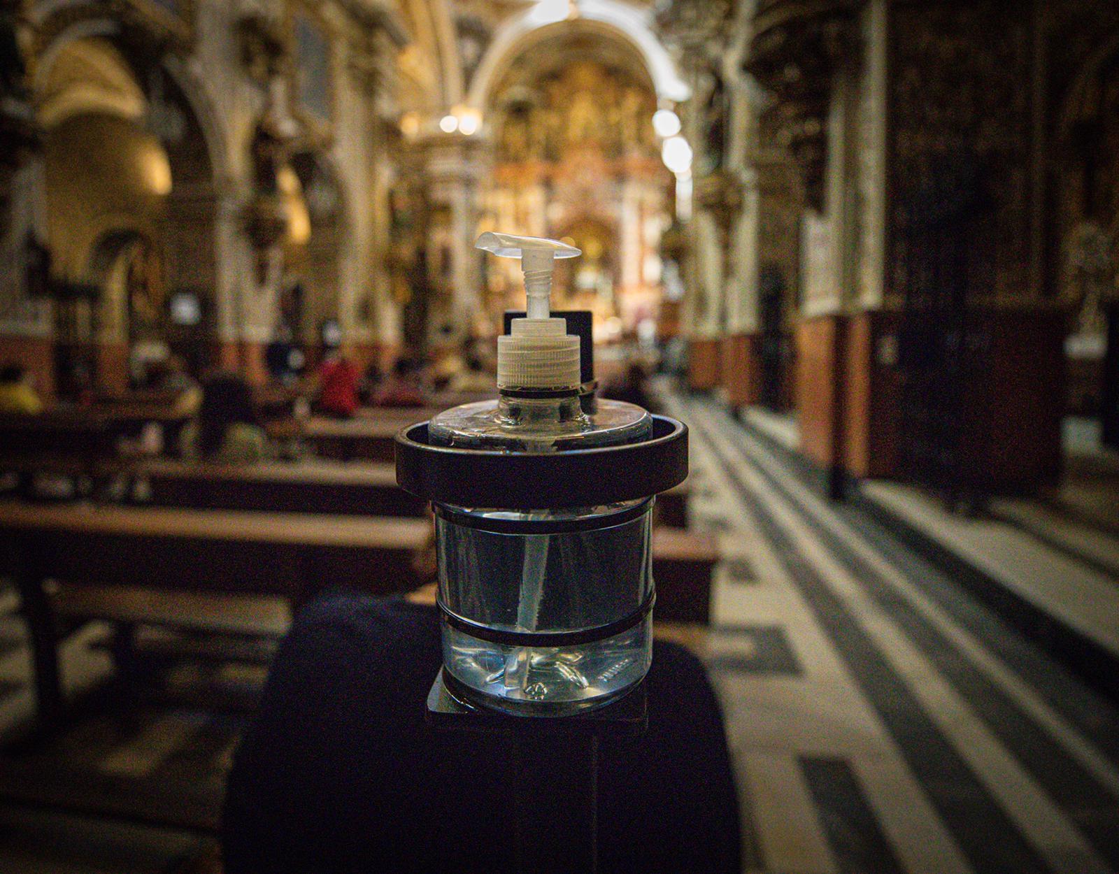 Fotos: Las iglesias de Granada vuelven a recibir a sus fieles