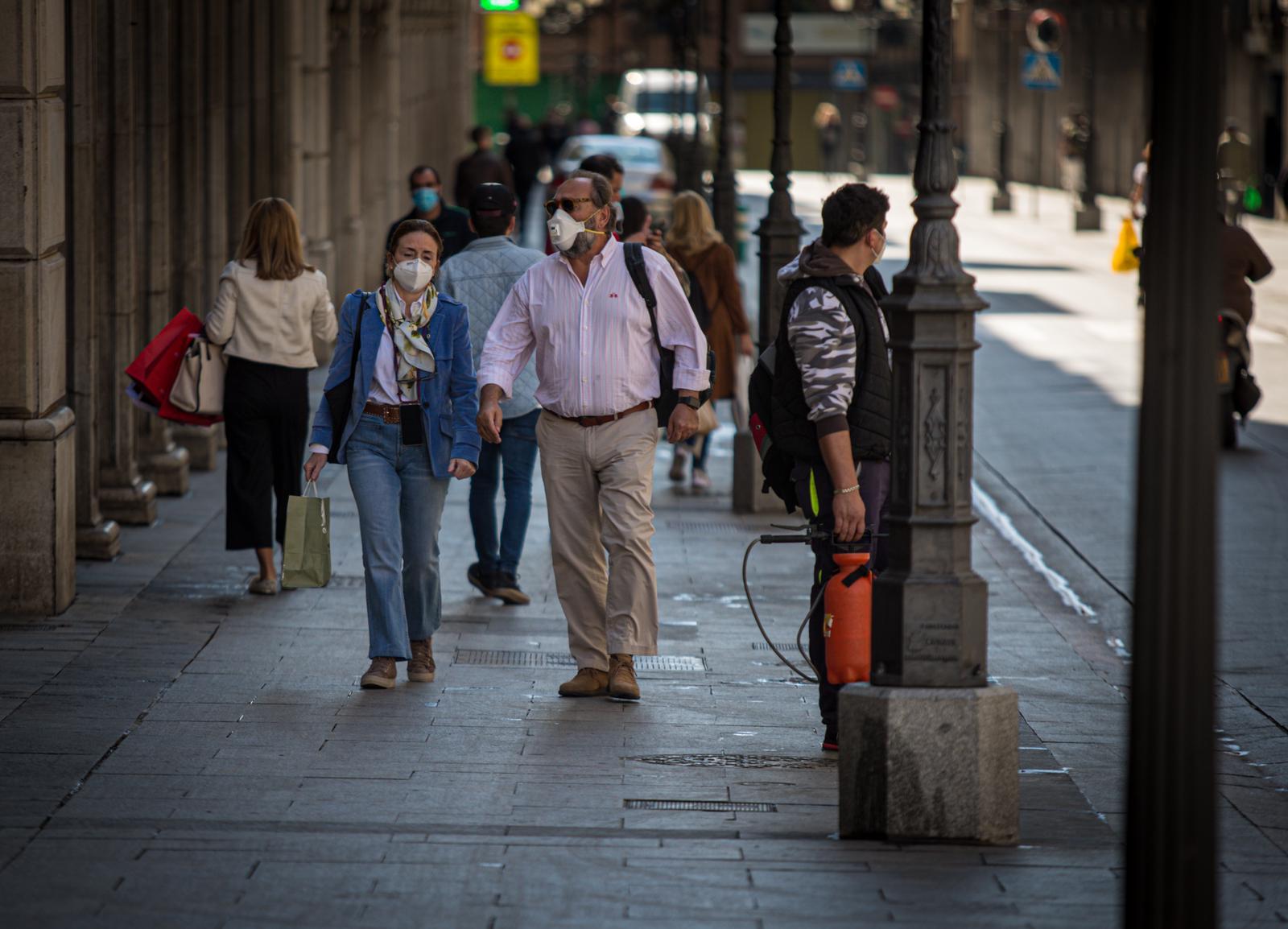 Fotos: Así se vive en Granada el primer día en la Fase 1