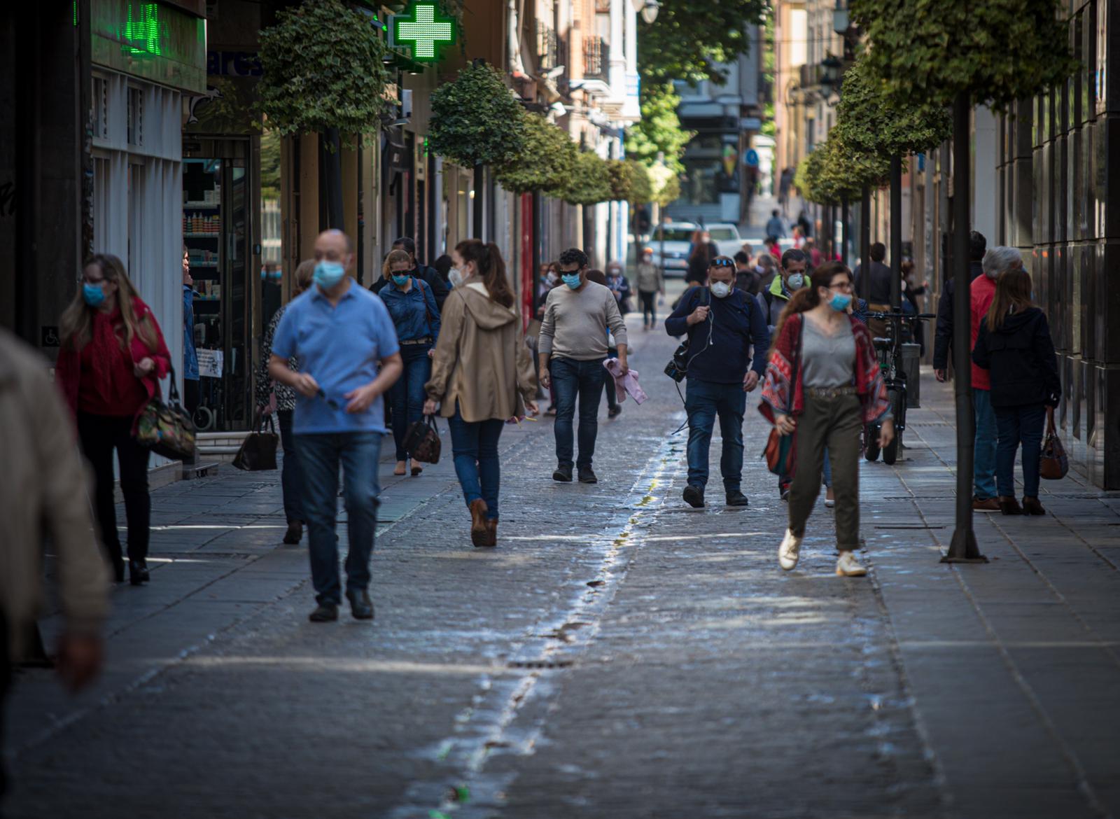 Fotos: Así se vive en Granada el primer día en la Fase 1