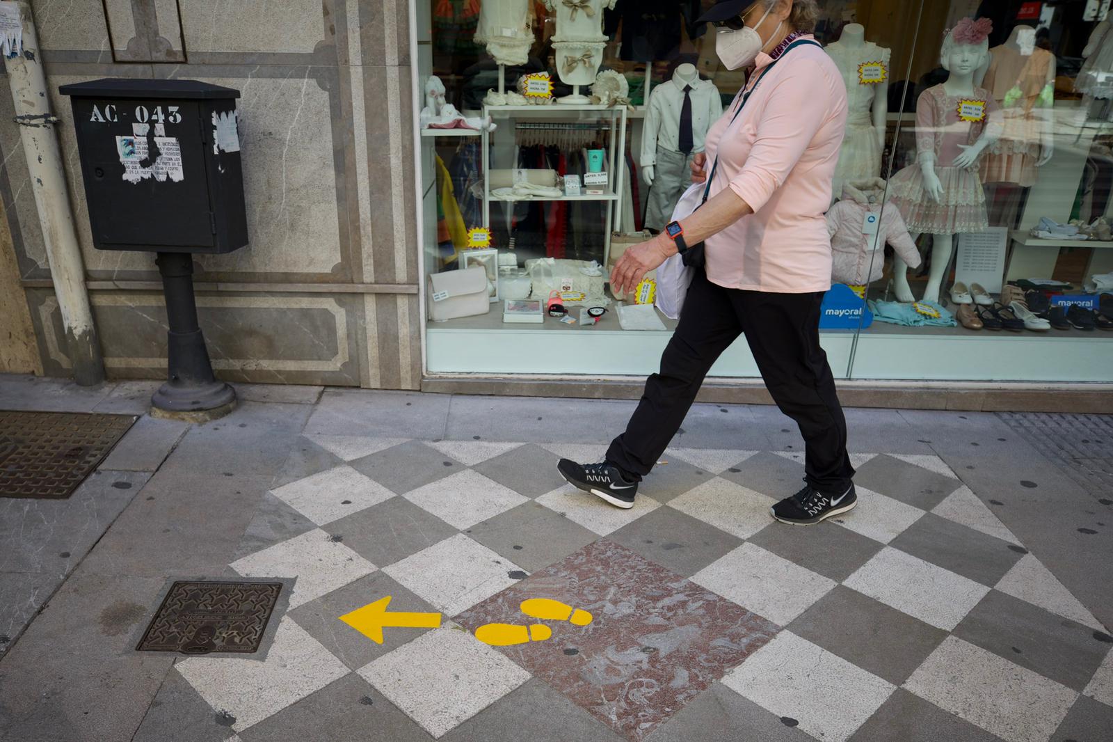 Fotos: Revolución en las calles de Granada: carriles para bicis y calles peatonalizadas