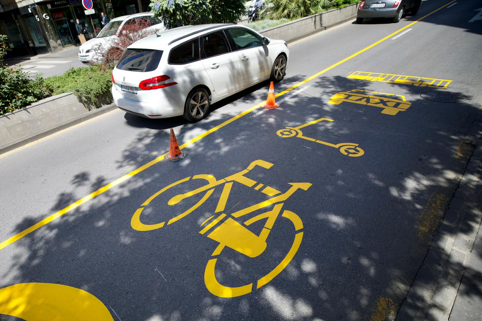 Fotos: Revolución en las calles de Granada: carriles para bicis y calles peatonalizadas