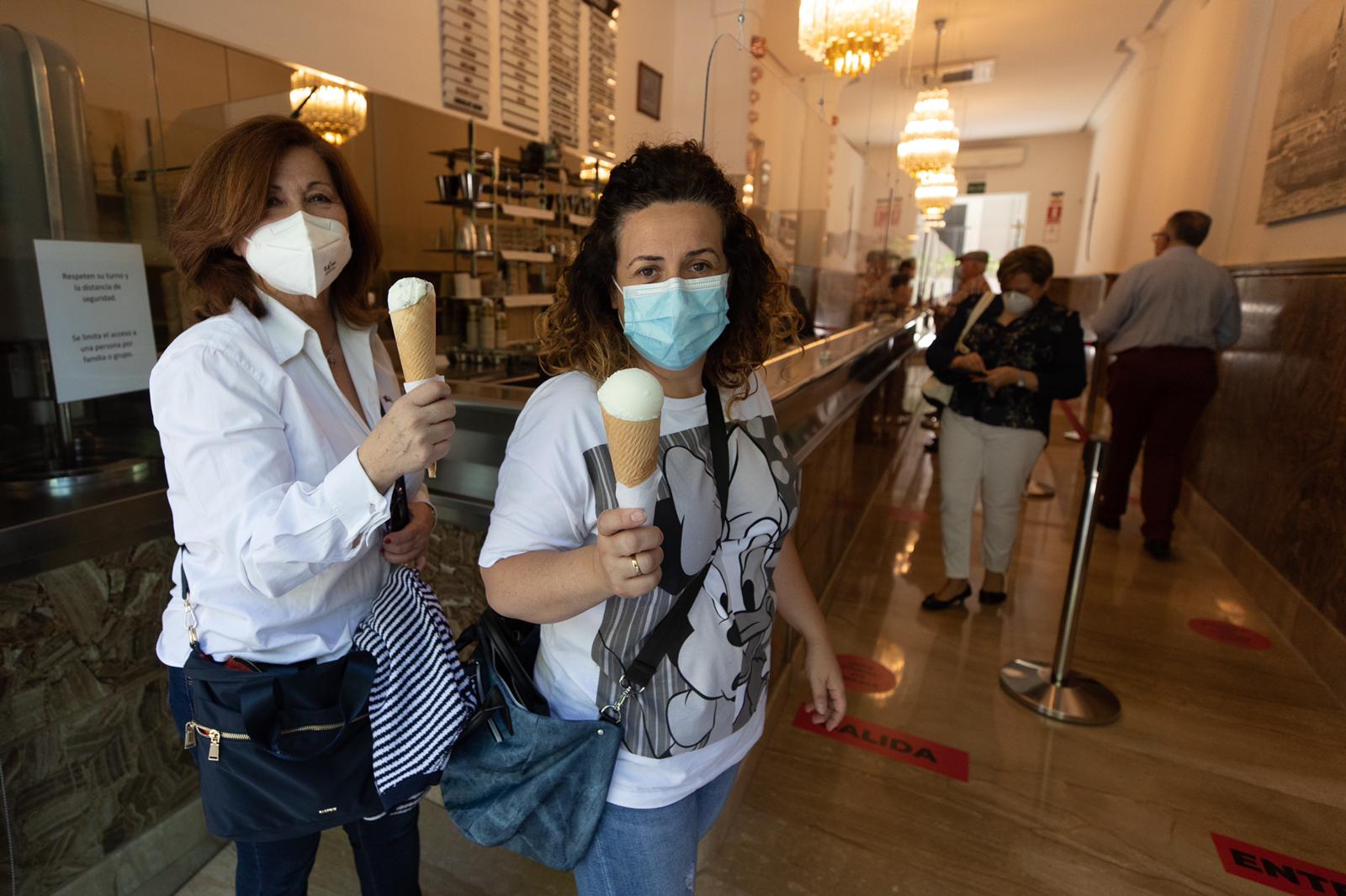 Fotos: La famosa heladería &#039;Los Italianos&#039; de Granada reabre al público