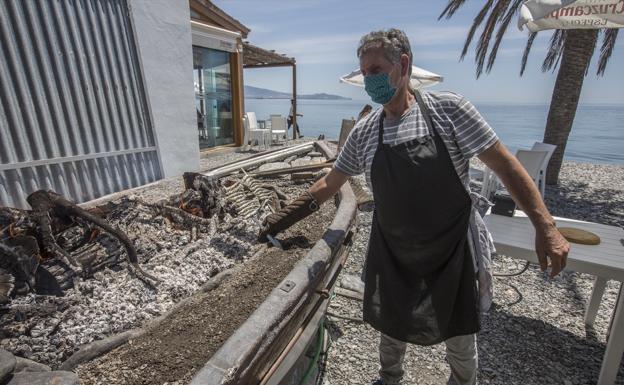 Galería. Así está la playa en el primer fin de semana de segundas residencias en la costa. 