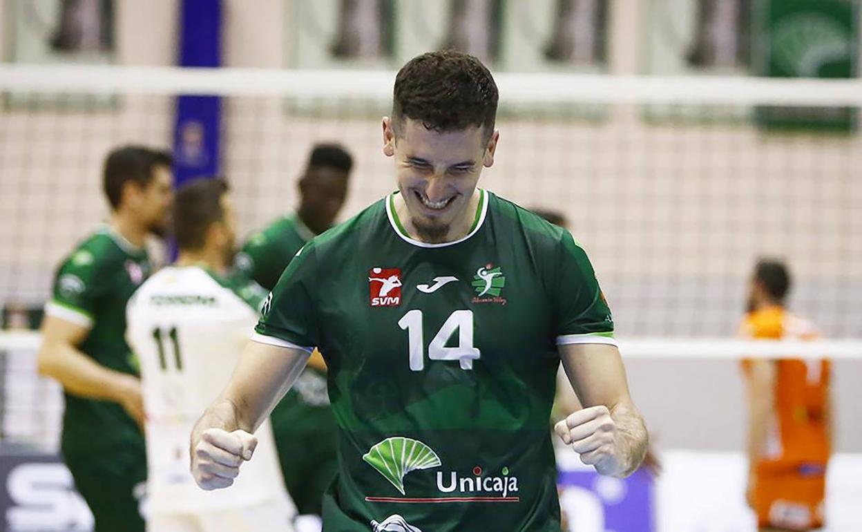 Ignacio Sánchez, sonriente, vivirá ilusionado su séptima temporada vistiendo la camiseta de Unicaja Costa de Almería. 