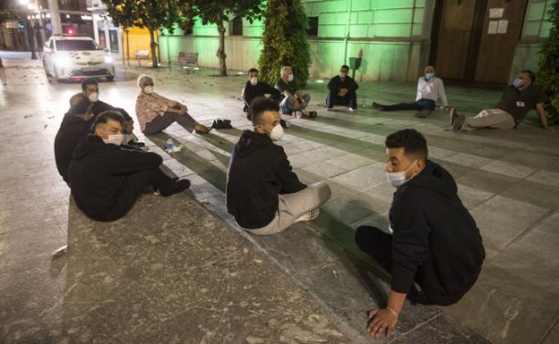 «Tengo 73 años y si estoy de madrugada con estos chicos, los políticos se pueden despertar»