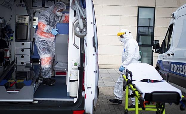 Granada suma cuatro nuevos hospitalizados por el virus en el último día