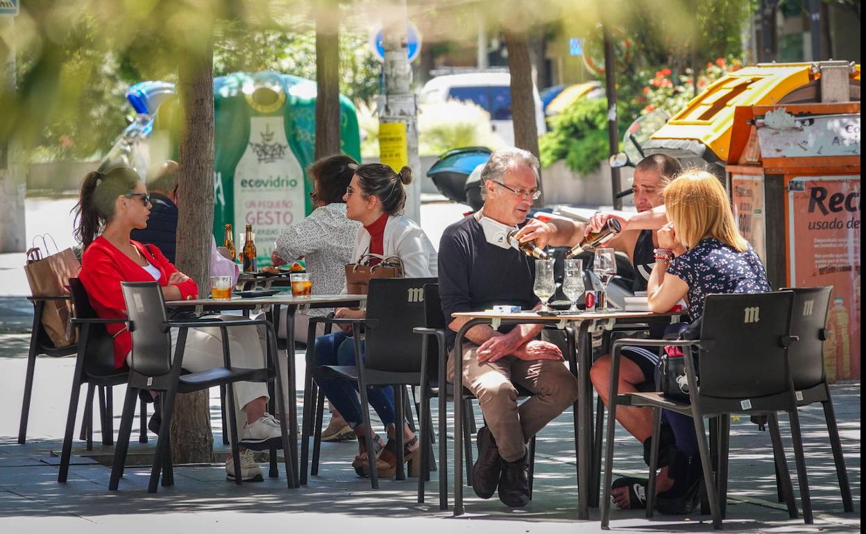 La Junta permitirá que se amplíe el horario de las terrazas de las dos a las tres de la mañana