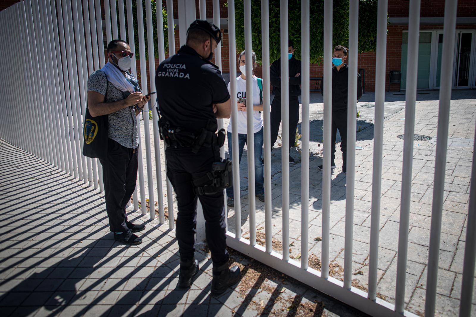 Han dormido en el Paquillo Fernández y tres oenegés se harán cargo de ellos. 