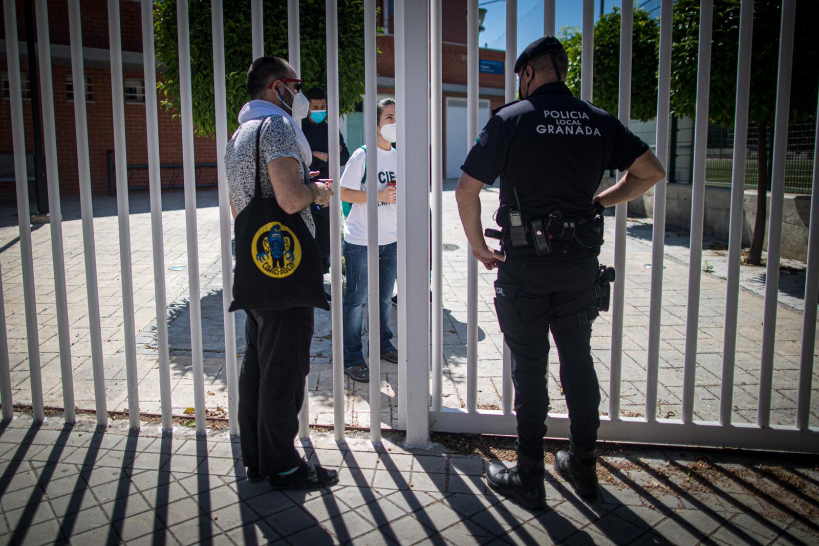 Han dormido en el Paquillo Fernández y tres oenegés se harán cargo de ellos. 