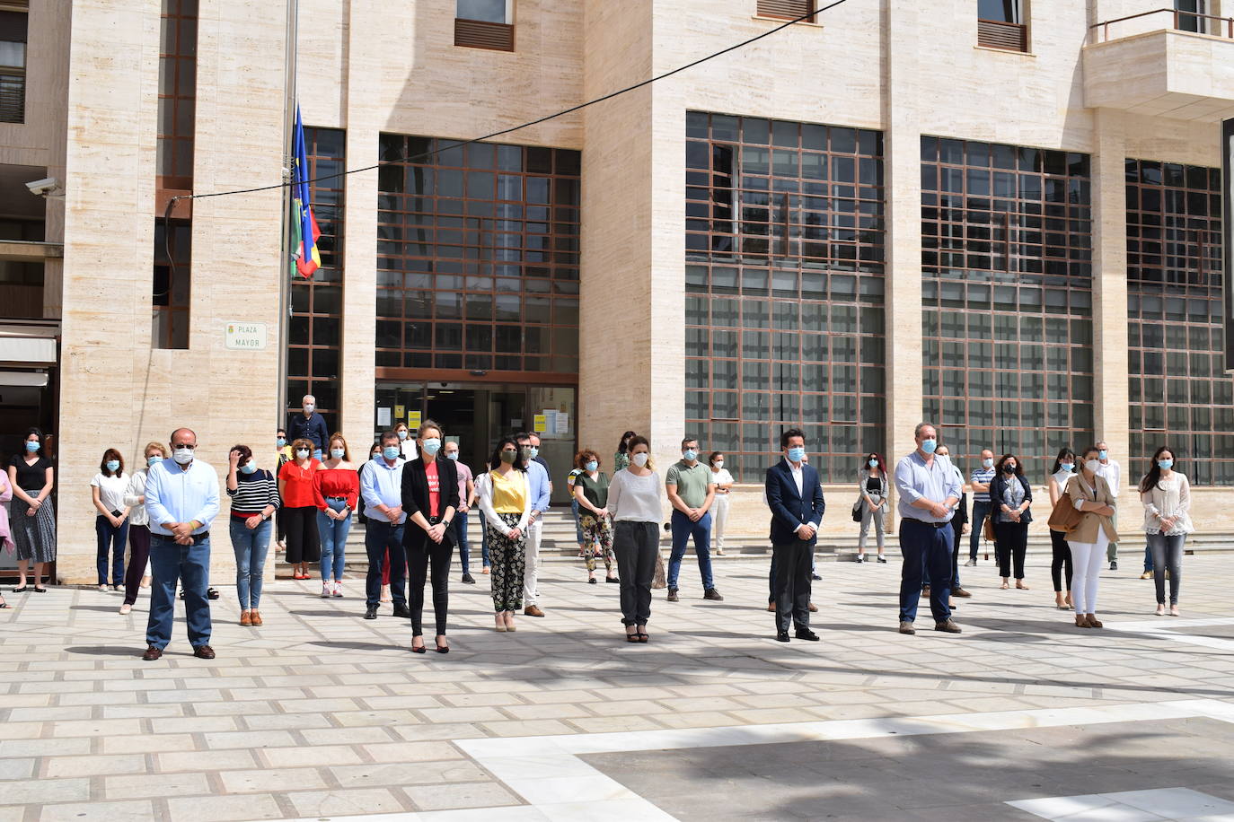 Fotos: Almería rinde homenaje a los fallecidos