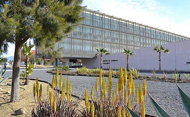 Desescalada en la UAL: siguen la formación y el trabajo online y, los servicios presenciales, con cita