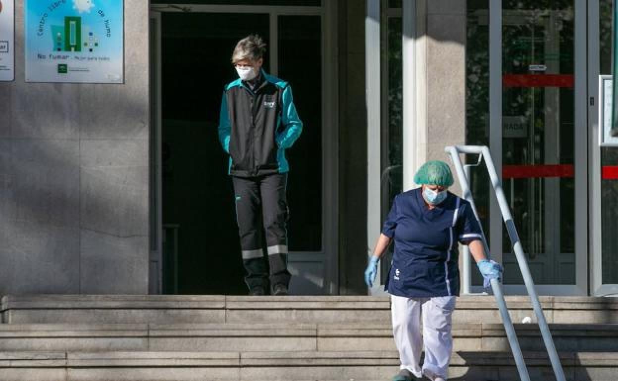 Coronavirus | Los hospitales de Granada liberan siete camas destinadas a pacientes con Covid-19 en un solo día