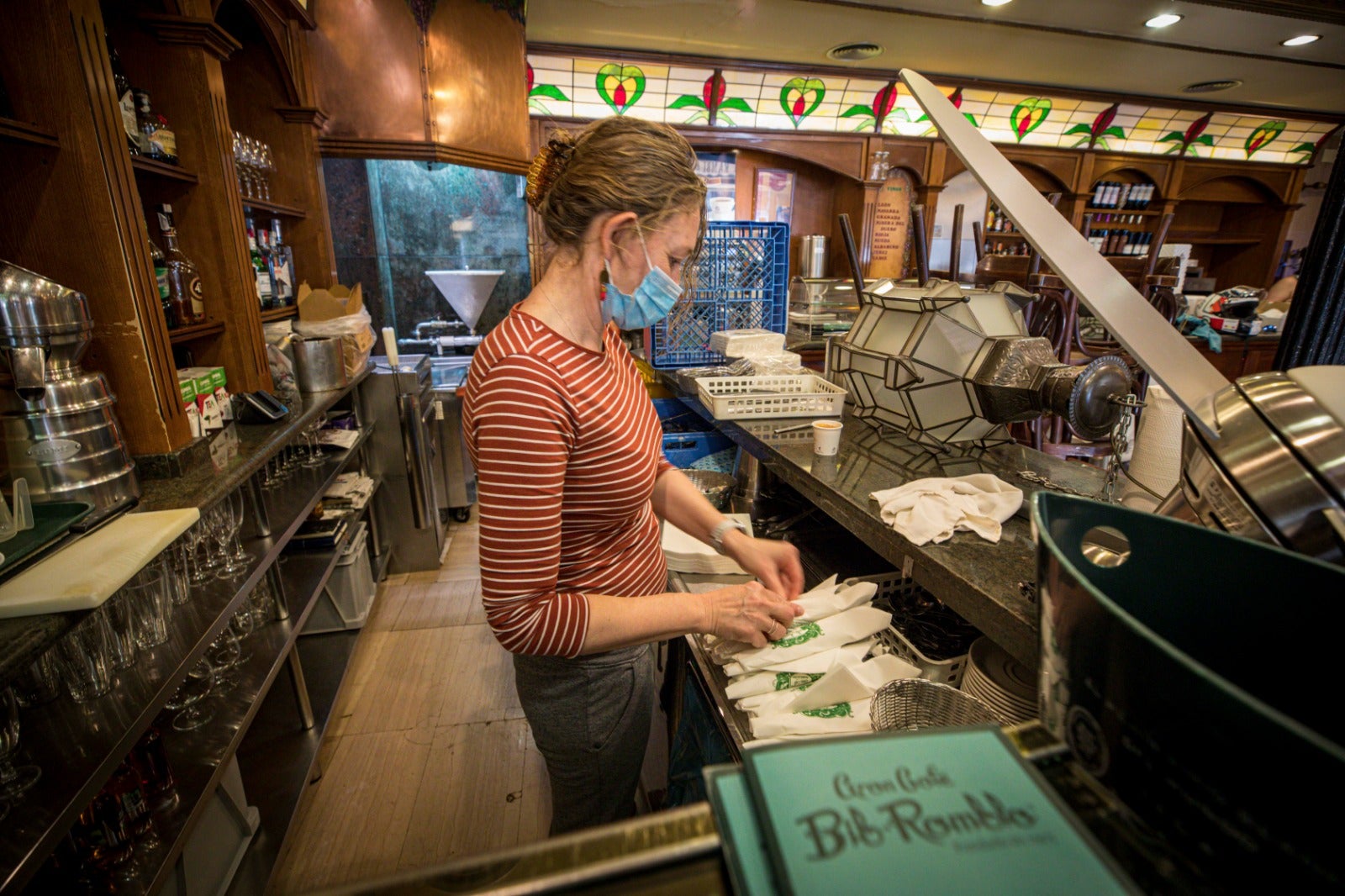 Asistimos a los preparativos de algunos locales horas antes de su puesta en marcha