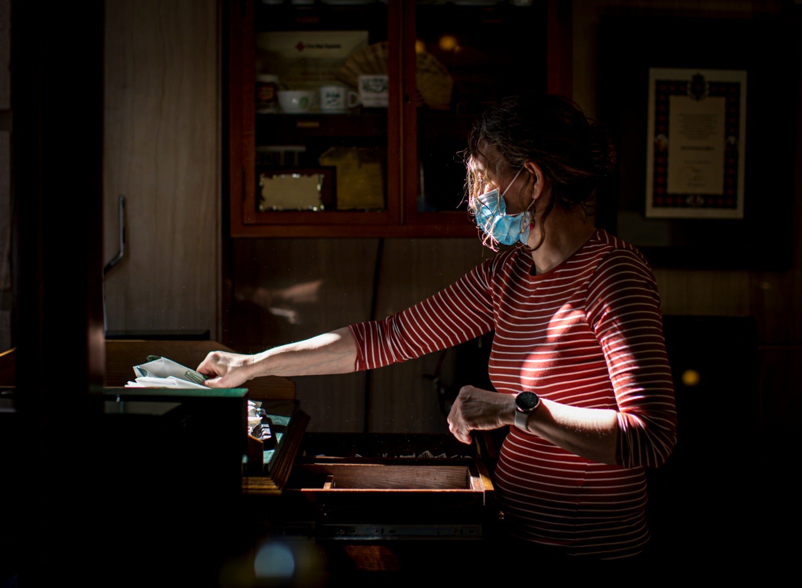 Asistimos a los preparativos de algunos locales horas antes de su puesta en marcha