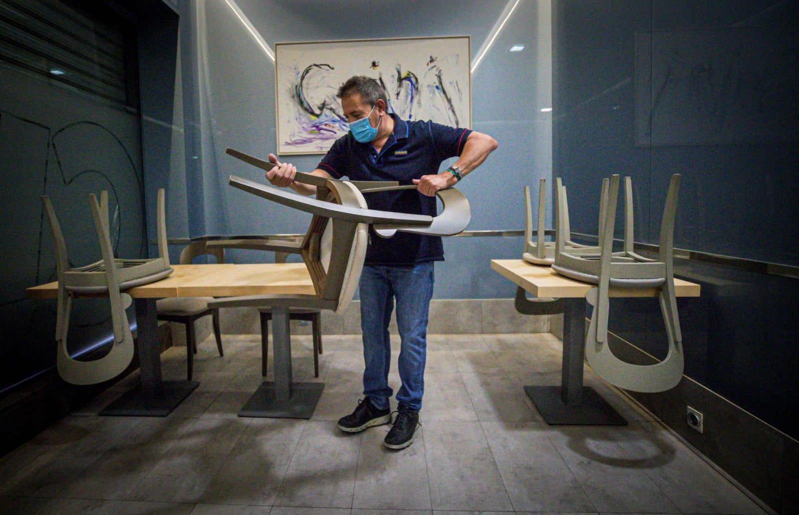 Asistimos a los preparativos de algunos locales horas antes de su puesta en marcha