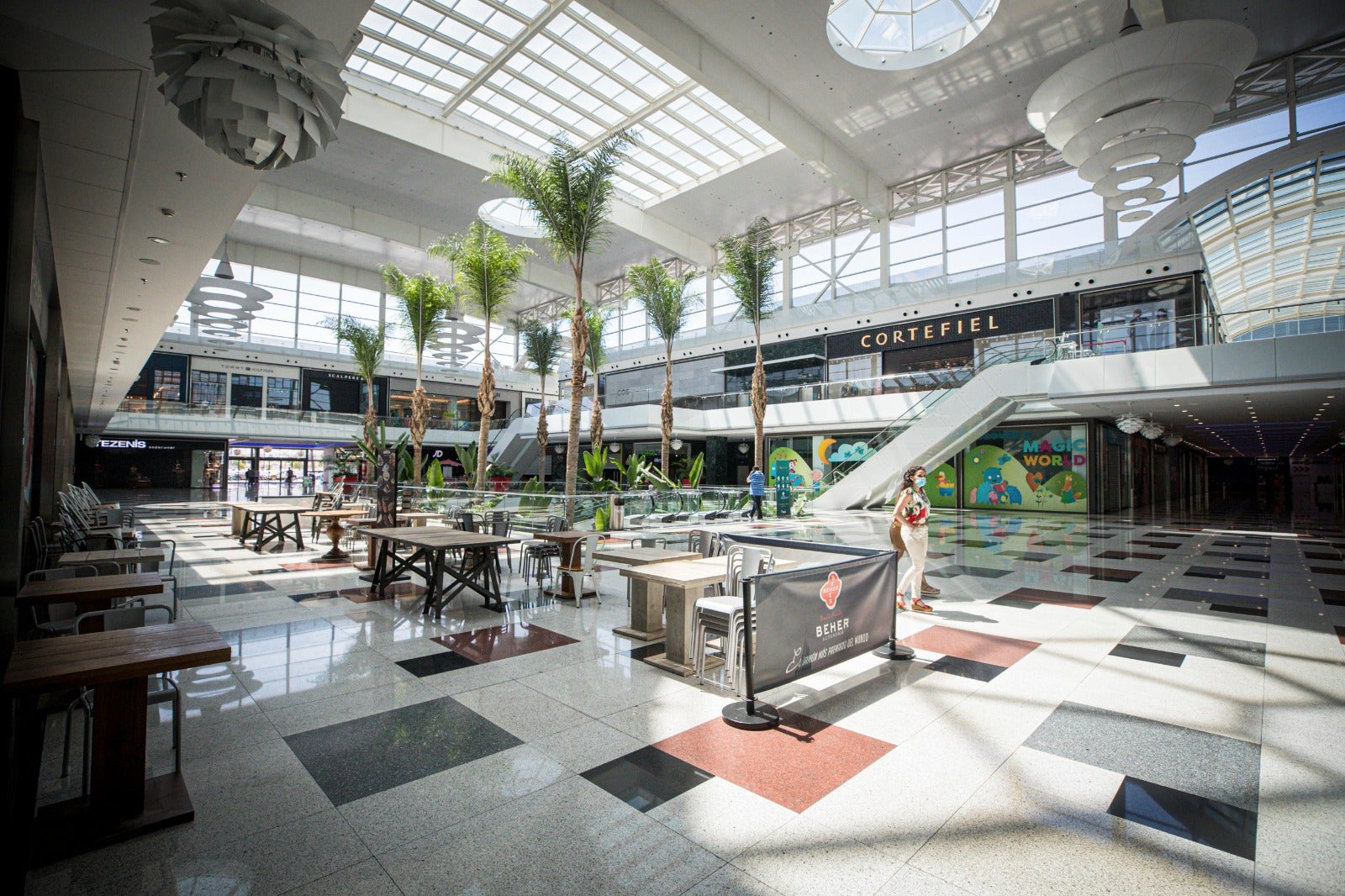 Visitamos los dos grandes centros comerciales horas antes de volver a abrir este lunes