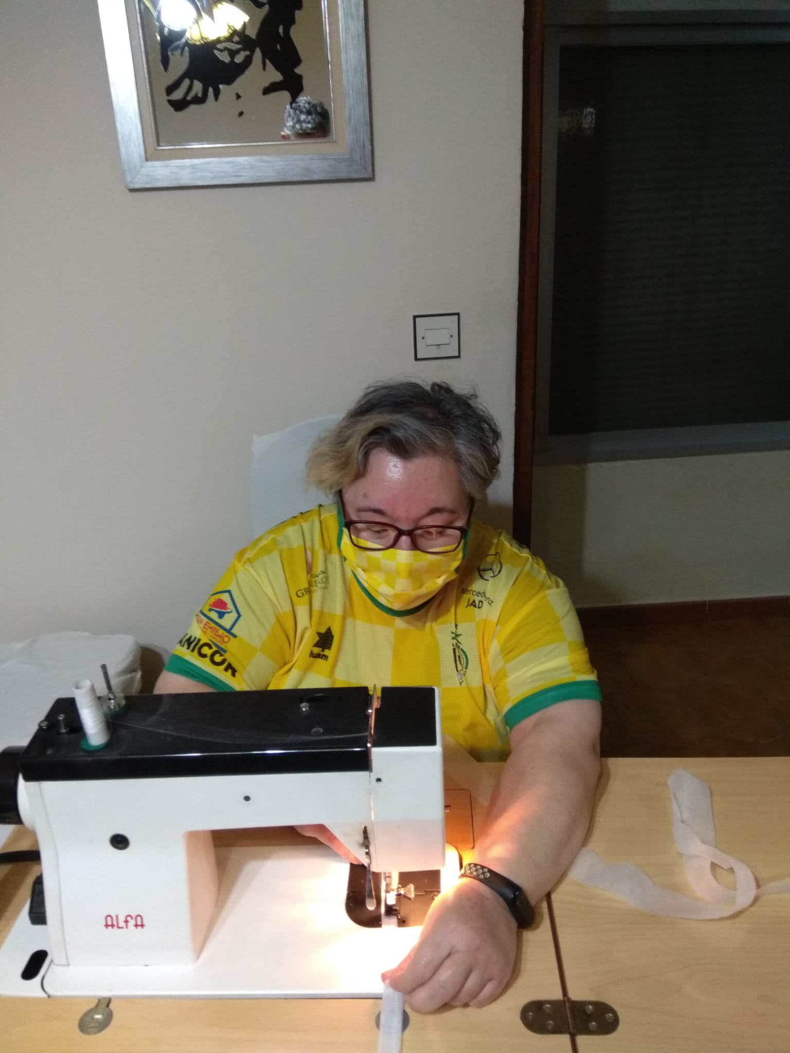 Cientos de mujeres de la provincia han aportado su granito para ayudar en la crisis sanitaria