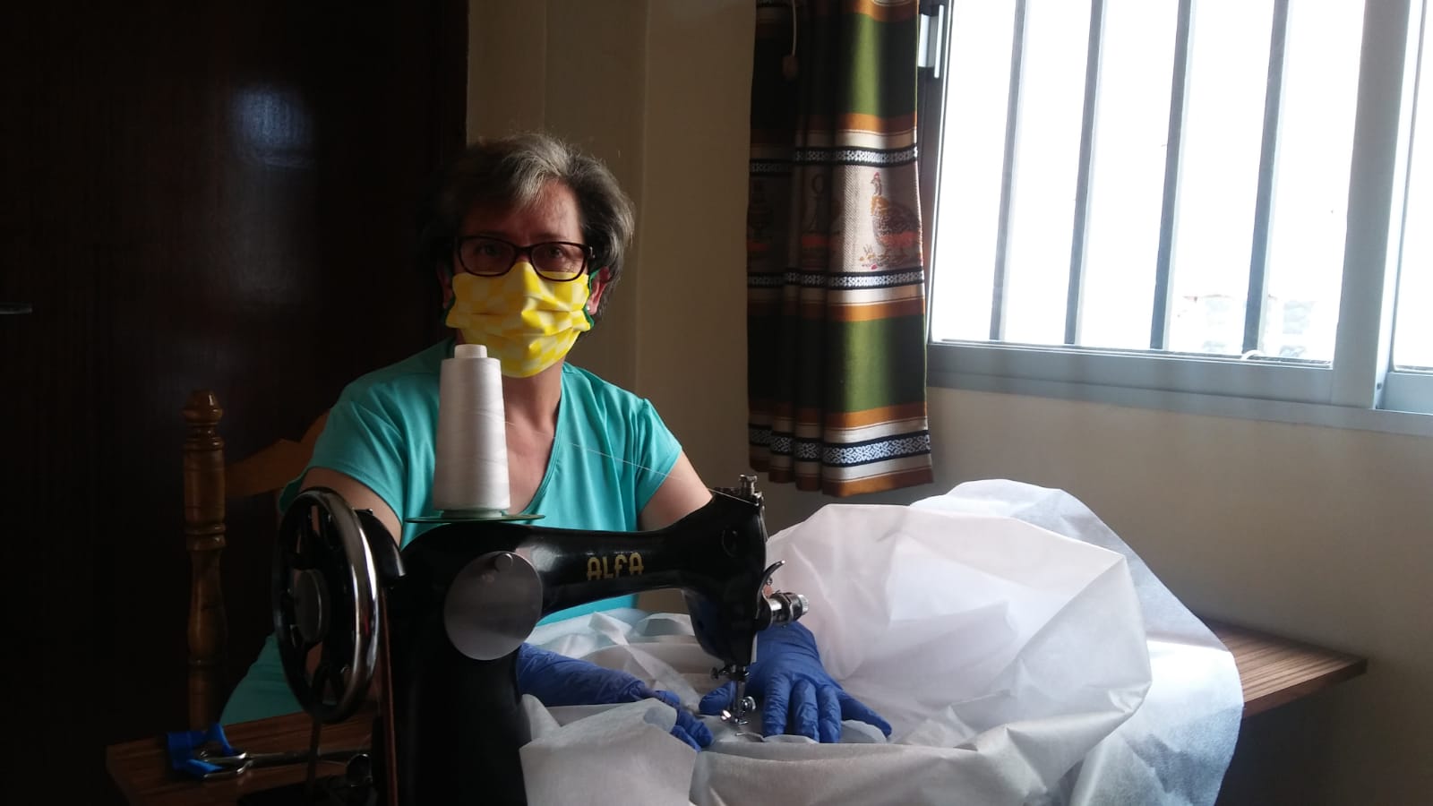 Cientos de mujeres de la provincia han aportado su granito para ayudar en la crisis sanitaria