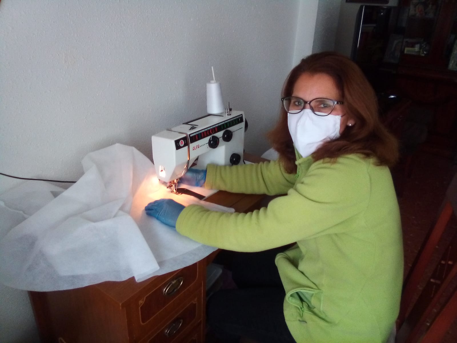 Cientos de mujeres de la provincia han aportado su granito para ayudar en la crisis sanitaria