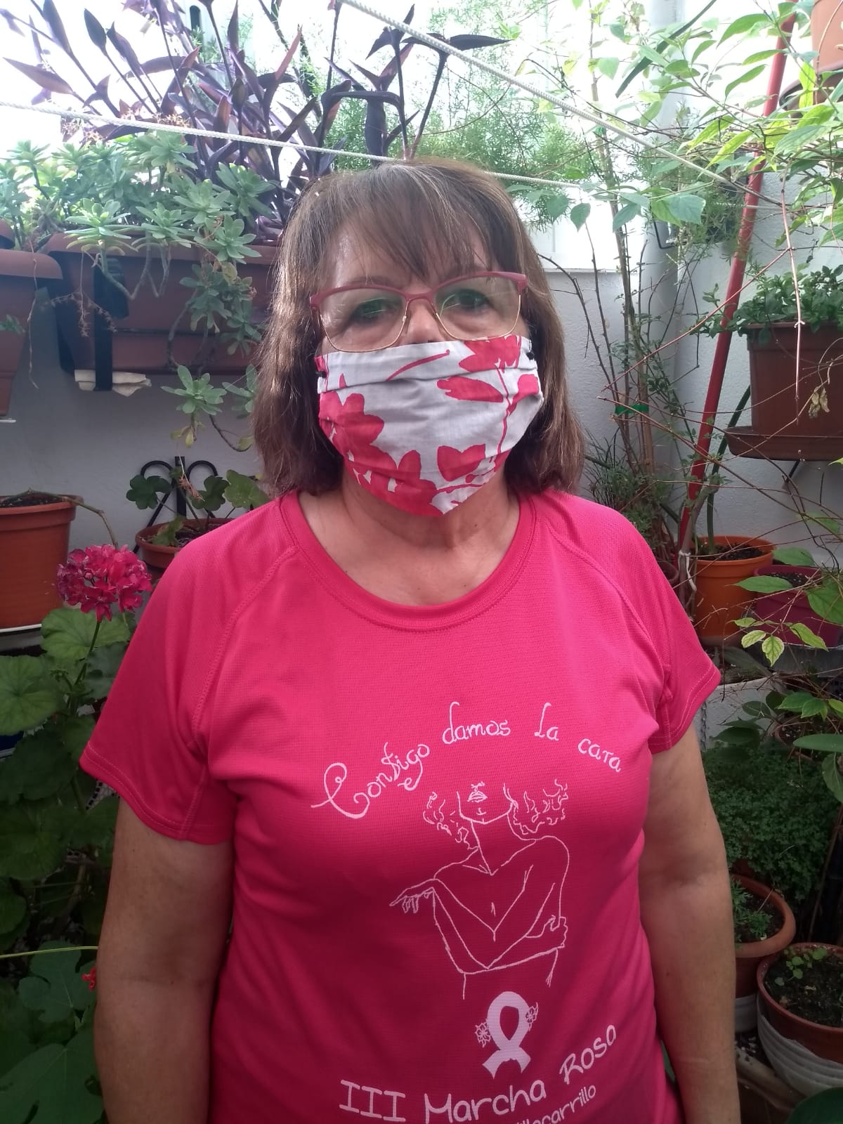 Cientos de mujeres de la provincia han aportado su granito para ayudar en la crisis sanitaria